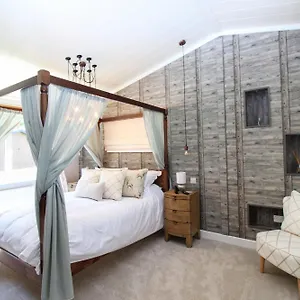 https://hollicarrs-kingfisher-lodge.yorkshirehotels.net